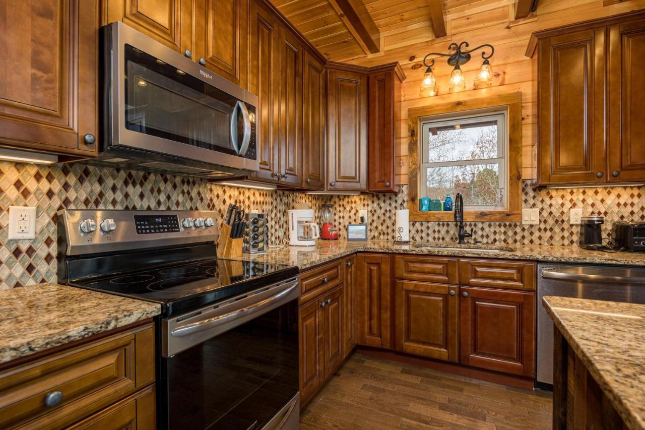 Ridge View Lodge Nature And Mountain View - Hot Tub - Firepit - Yard - Games Гетлинбург Екстериор снимка