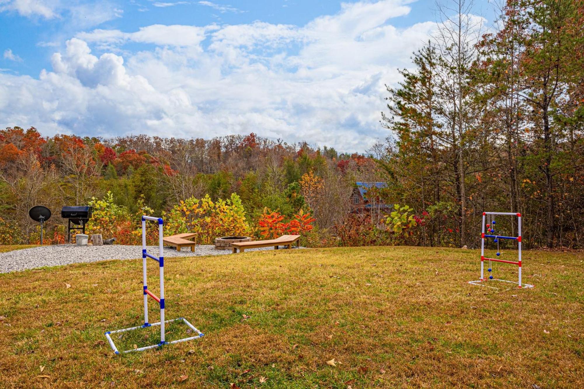 Ridge View Lodge Nature And Mountain View - Hot Tub - Firepit - Yard - Games Гетлинбург Екстериор снимка