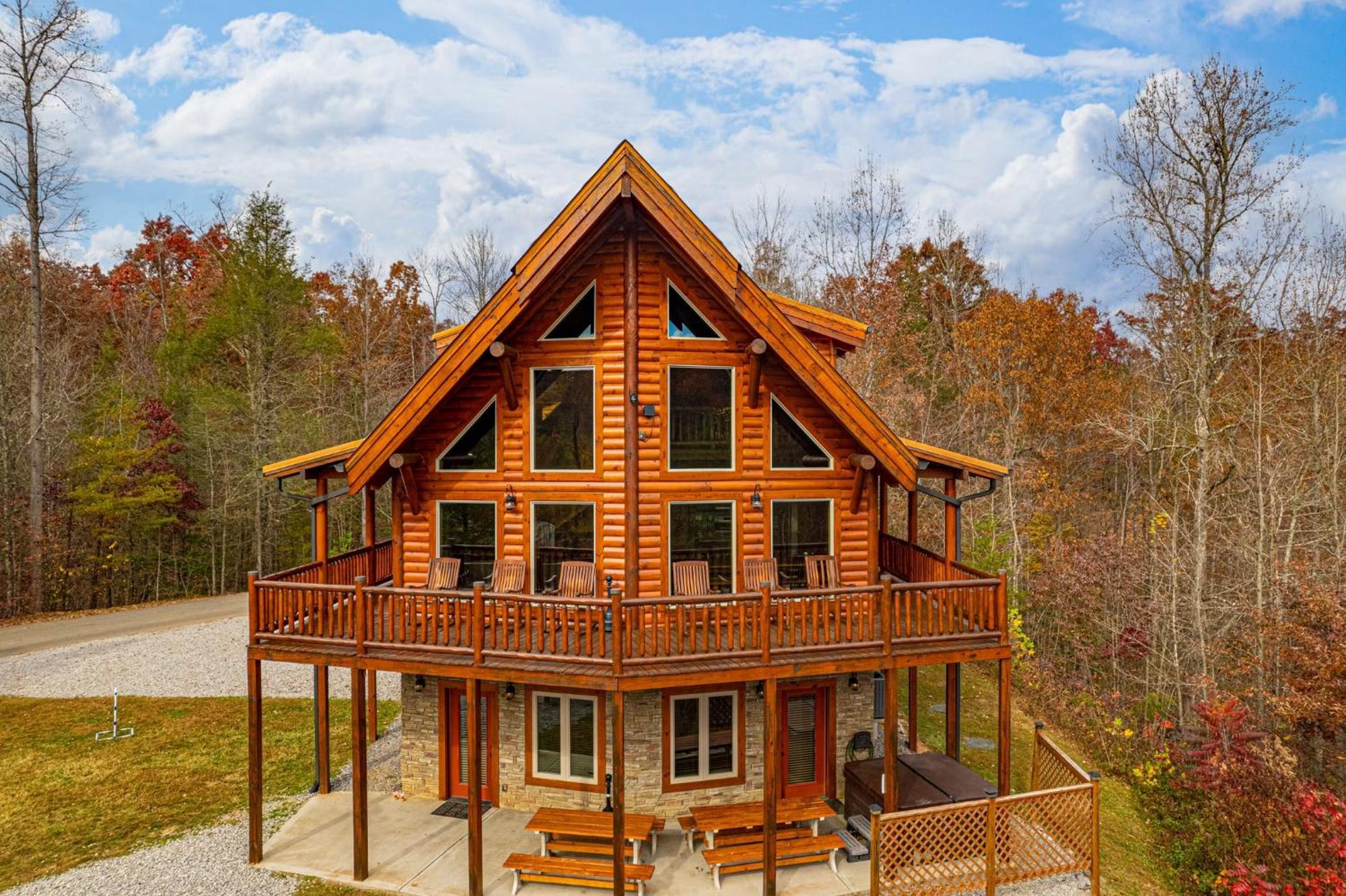 Ridge View Lodge Nature And Mountain View - Hot Tub - Firepit - Yard - Games Гетлинбург Стая снимка