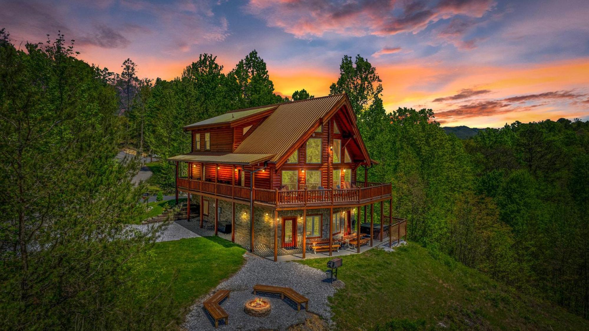 Ridge View Lodge Nature And Mountain View - Hot Tub - Firepit - Yard - Games Гетлинбург Екстериор снимка