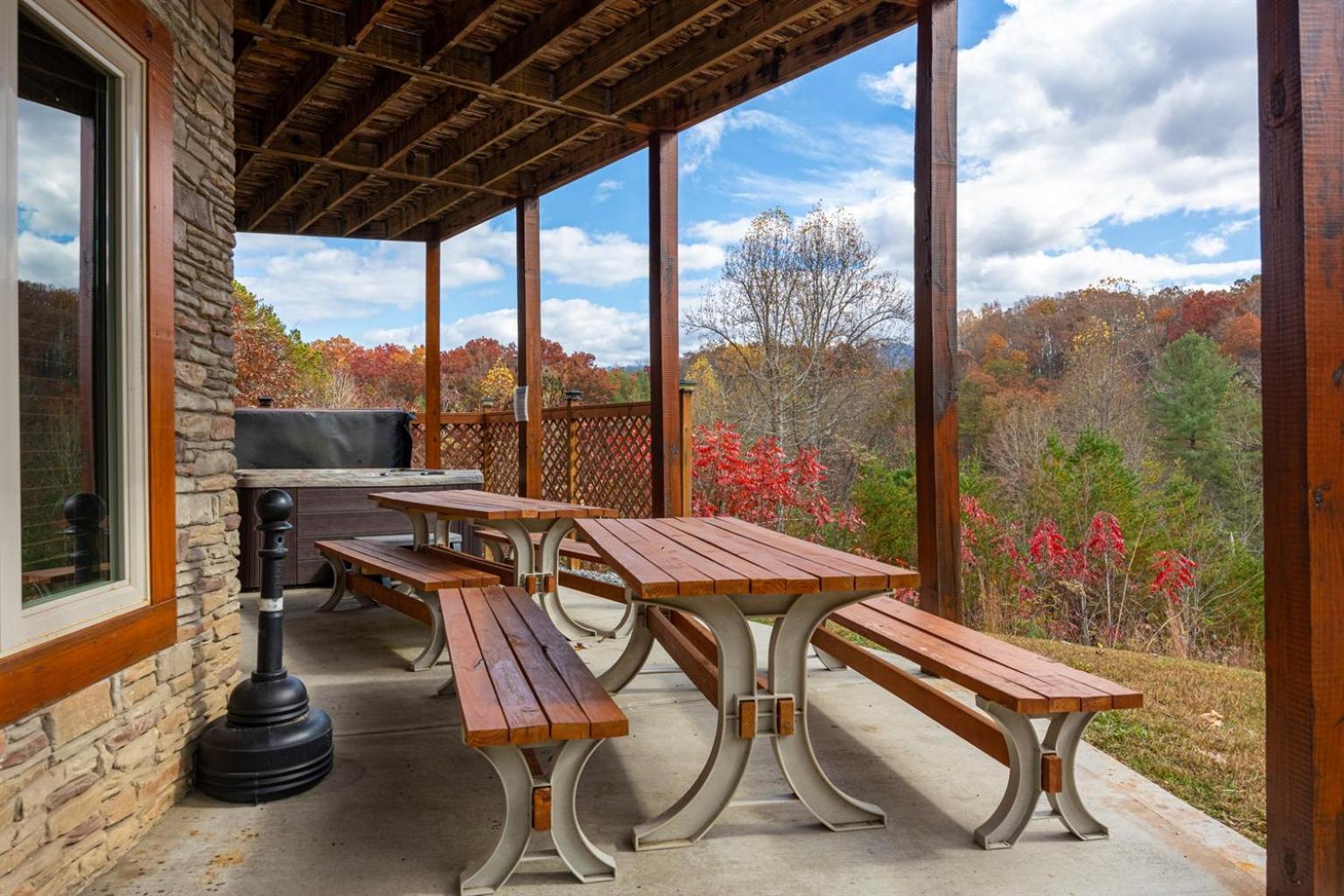 Ridge View Lodge Nature And Mountain View - Hot Tub - Firepit - Yard - Games Гетлинбург Екстериор снимка